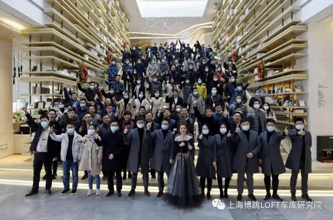 保山全国一百多人在华侨城汉口道6号参观研讨LOFT专利车库技术！